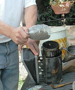 remplissage de l'enfumoir